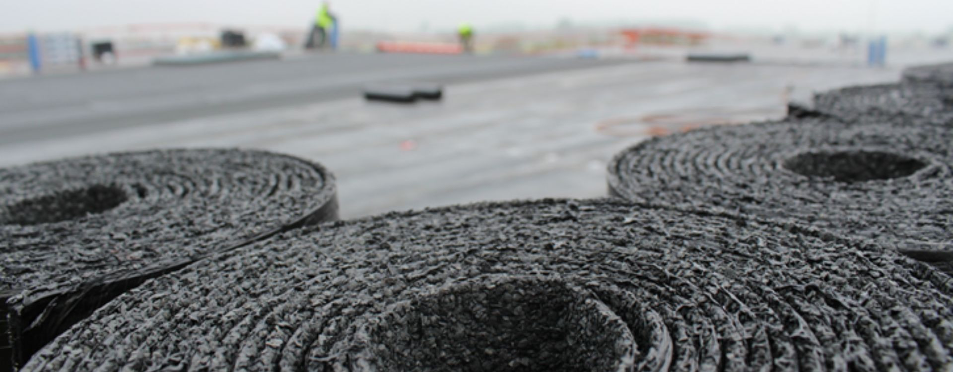 Guide complet : Installation et pose des rouleaux de bitume